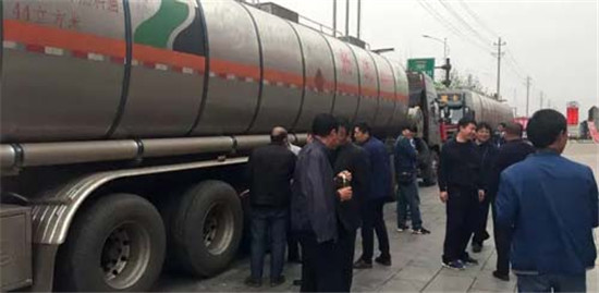 中集凌宇：三晉大地現(xiàn)新潮液罐車(chē)，引來(lái)200多人圍觀